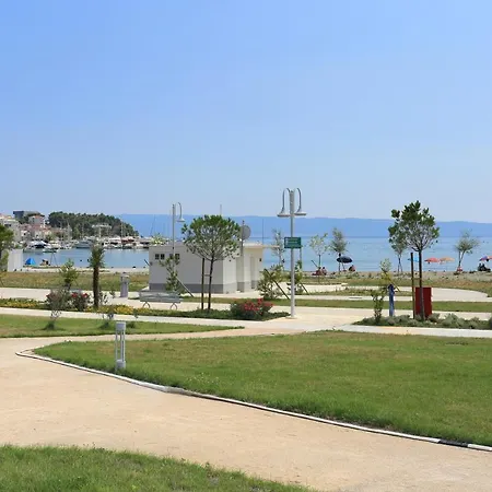 With A Parking Space Podstrana, Split - 20280 דירה פודסטראנה